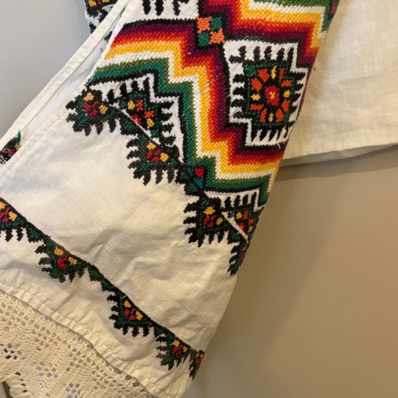 Embroidered White  table runner with Multicolor Patterns - Picture 3 of 3